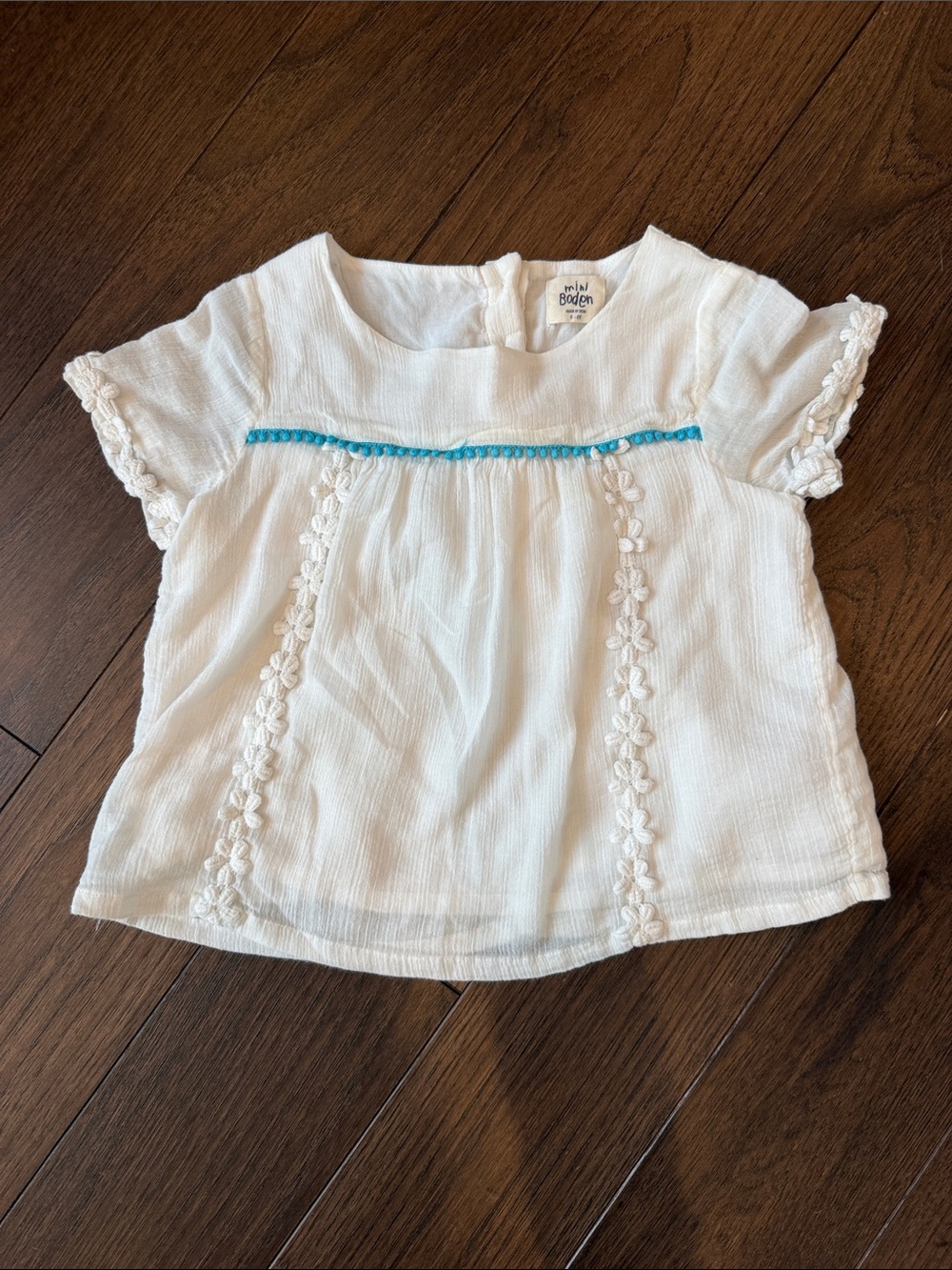 Mini Boden White Cotton Lace-Trim Top with Blue Trim Size 5/6 - C26-045